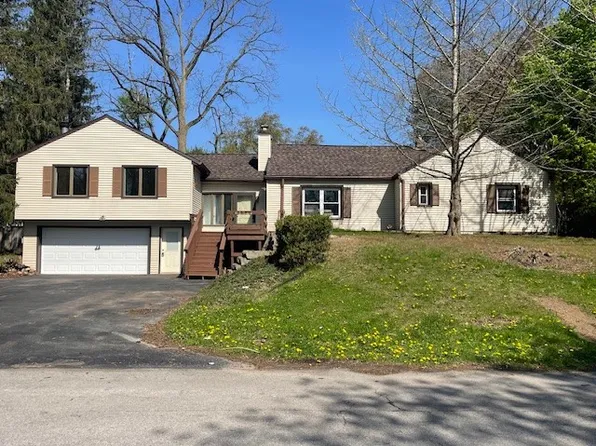 321 Eaglehead Rd, East Rochester, NY 14445