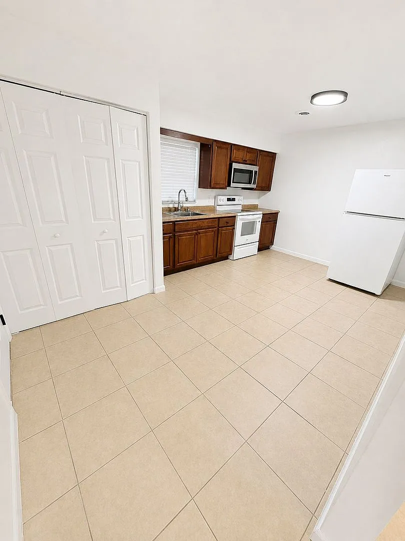 2 bed, 1.0 bath, 1028 sqft, $1,199 — Photo 4