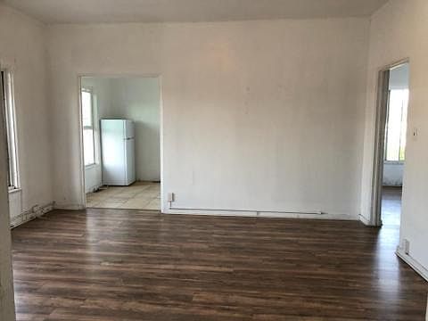 4th image of 220 S Jackson St APT 307