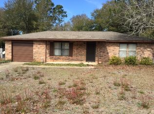 5592 Woodcrest Dr, Milton, FL 32583