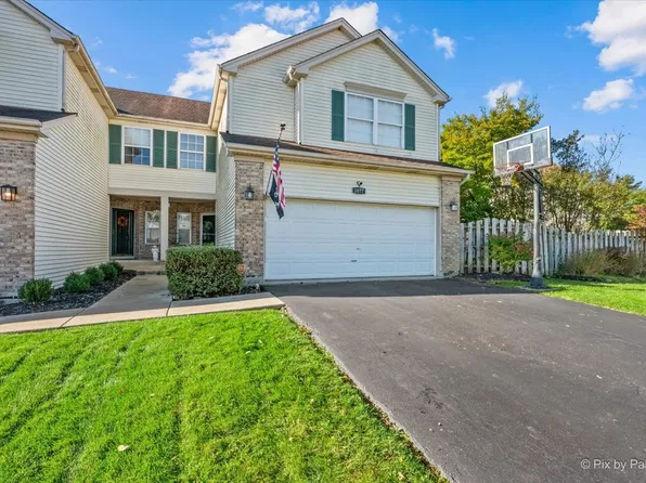 1077 Viewpoint Dr, Lake In The Hills, IL 60156