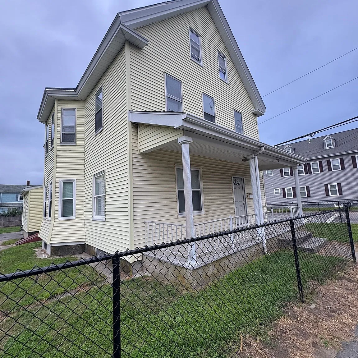 2 bed, 1.0 bath, 1036 sqft, $1,800 — Photo 1