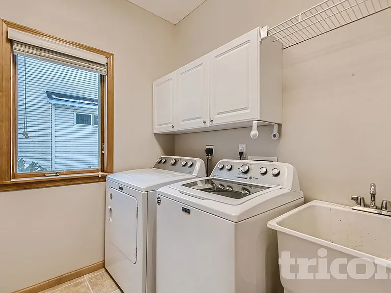 2056 Staghorn Dr — Photo 32