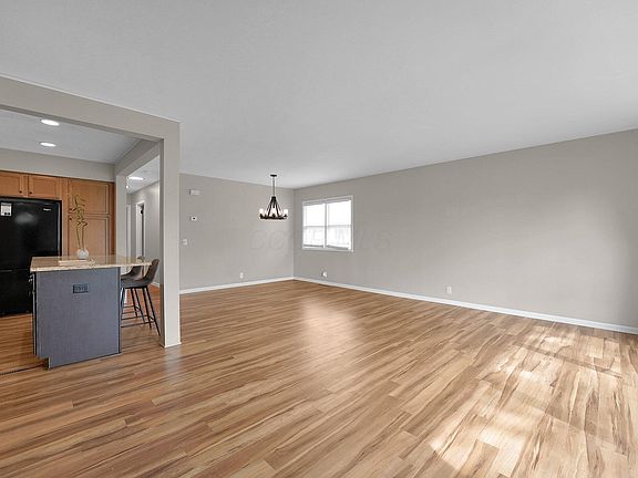 5th image of 323 S Seffner Ave