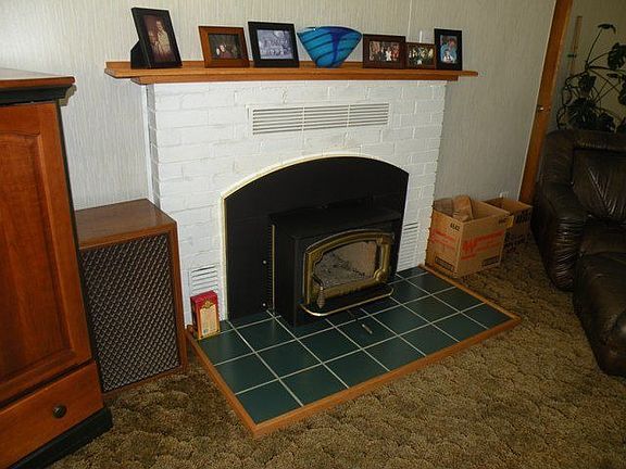 Fireplace in living rm