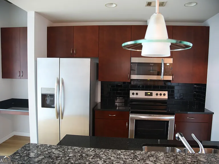 400 W Peachtree St NW #1412 — Photo 4