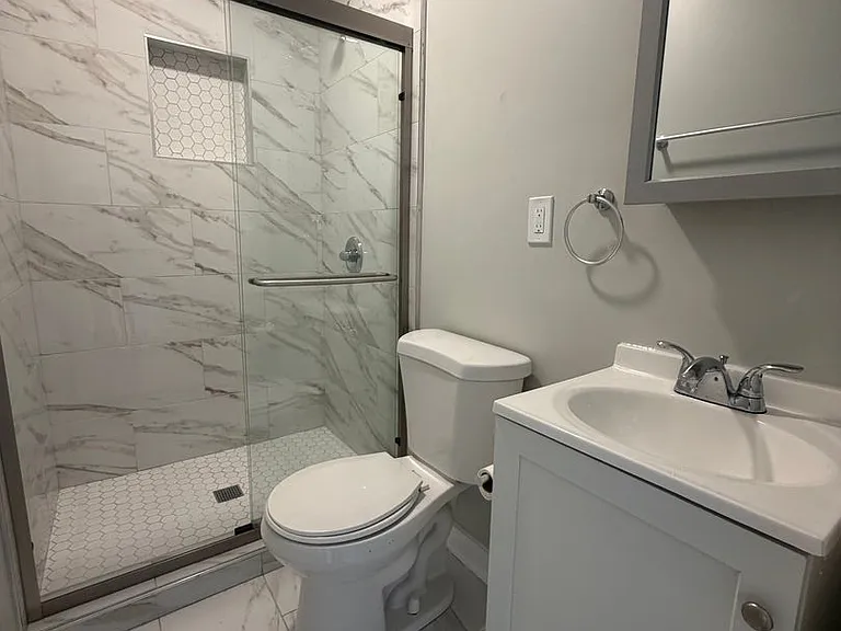 3223 S Lituanica Ave — Photo 9