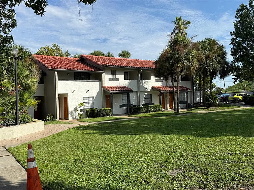 1 bed, 1.5 bath, 745 sqft, $1,500 — Photo 1