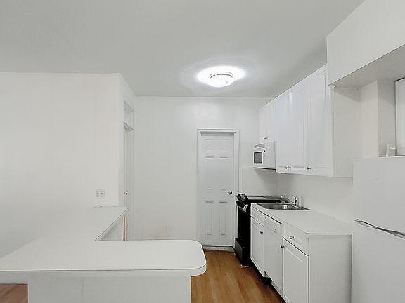 5th image of 811 9th Ave APT 4C