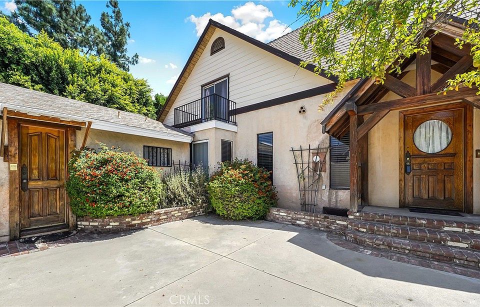 1st image of 11139 Cohasset St