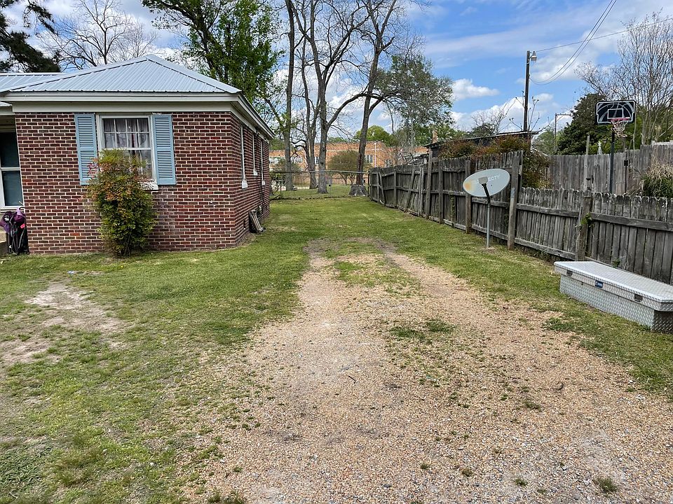 2nd image of 33 Dix St
