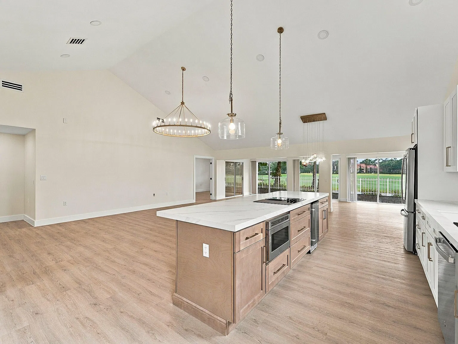 3 bed, 2.0 bath, 2271 sqft, $6,500 — Photo 3