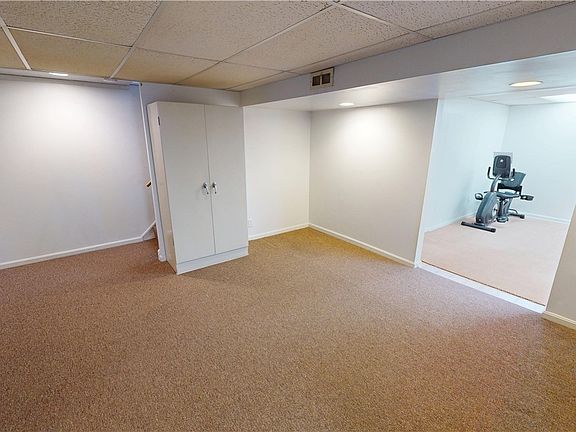 3rd image of 3471 Spencer Ln