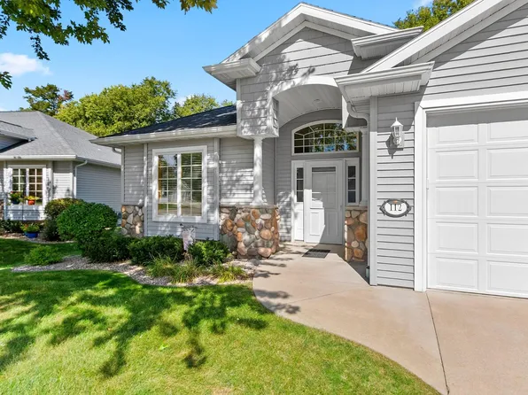 112 Regent Pl, Neenah, WI 54956