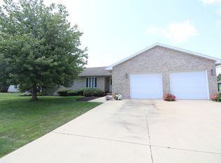 312 Heather Dr, Heyworth, IL 61745