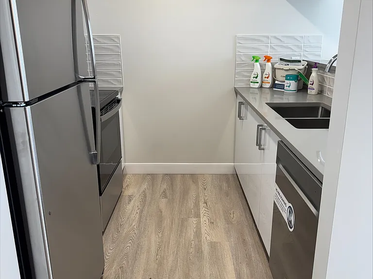 3528 Vanness Ave — Photo 57