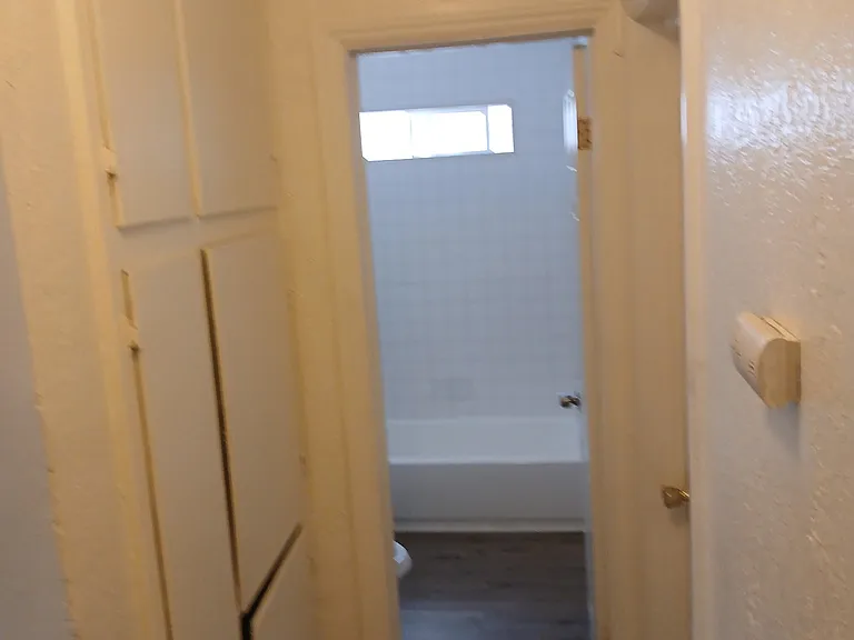 736 1/2 W Century Blvd — Photo 16