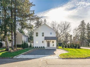 101 Hilldale Rd, Albertson, NY 11507