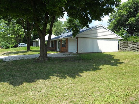 2nd image of 392 S Cedar Dr
