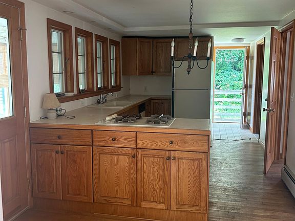 4th image of 23 Glenwood Ave