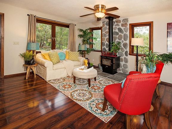 5th image of 19032 Oak Ct
