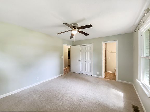 5th image of 37 Leonard Dr