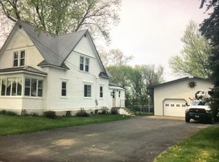 1210 Dodgeville St, Highland, WI 53543