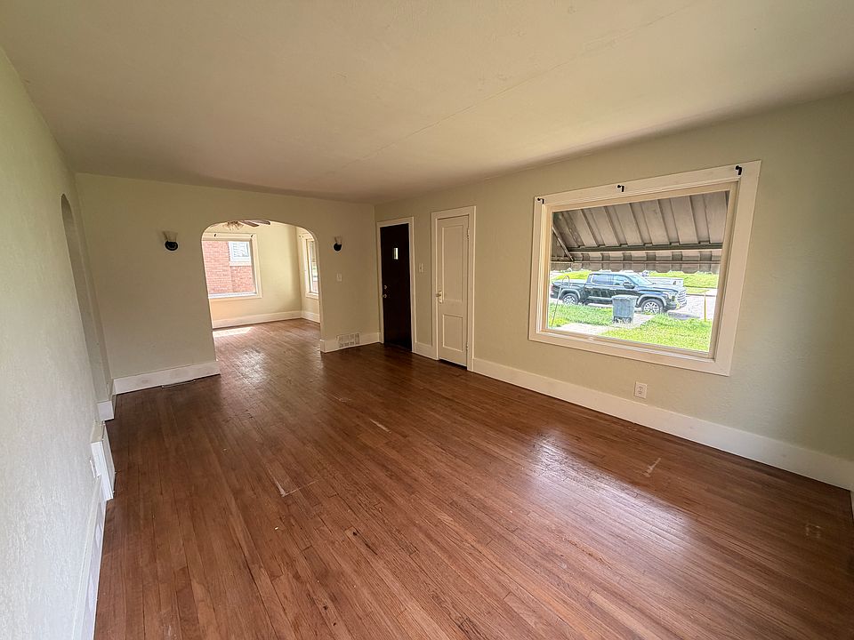 1st image of 2431 Prast Blvd