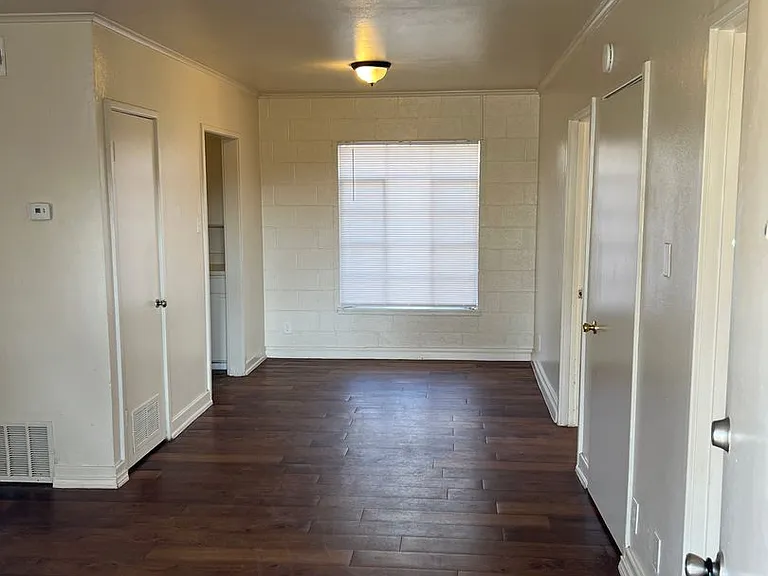 2300 W Hickory St — Photo 9