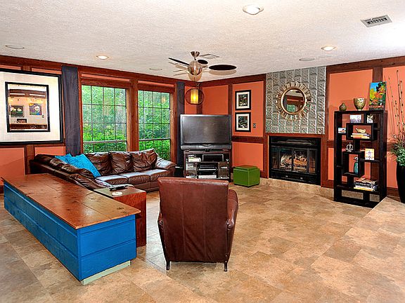 5th image of 70 Village Hill Dr