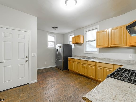 5th image of 874 S 16Th St