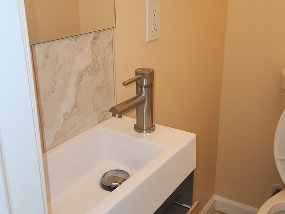5th image of 4018 Kensington Ave