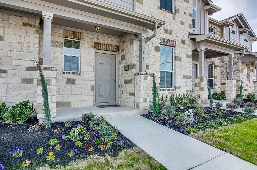 3 bed, 2.5 bath, 1620 sqft, $1,975 — Photo 3