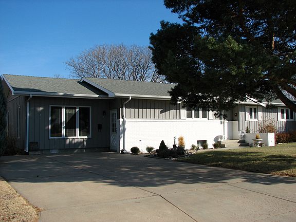 2nd image of 2300 3rd Ave