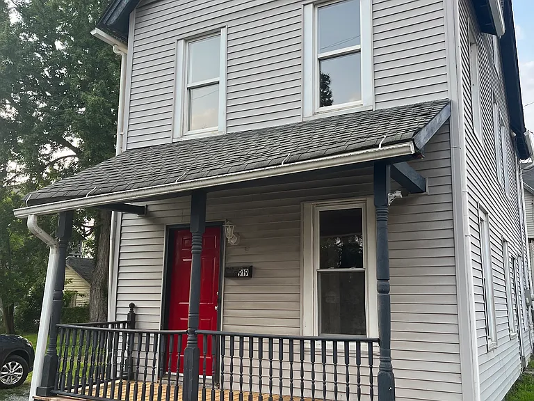 919 Henrietta St — Photo 1