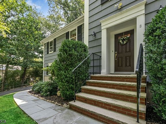 2nd image of 8 KNOLLWOOD DRIVE