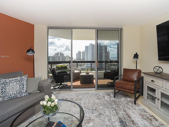 4th image of 3500 Mystic Pointe Dr APT 1807