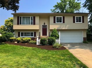 8584 Newcomb Dr, Parma, OH 44129