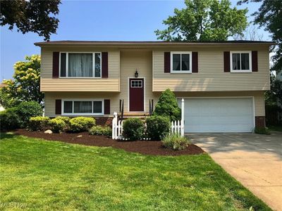 8584 Newcomb Dr, Parma, OH, 44129