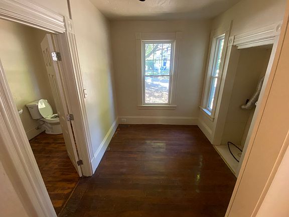 2nd image of 39 Library St