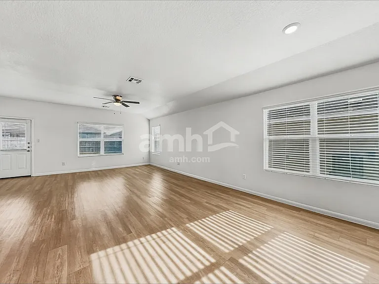 2709 Iberia Ct — Photo 7
