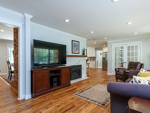 5th image of 2108 W Marilyn Cir