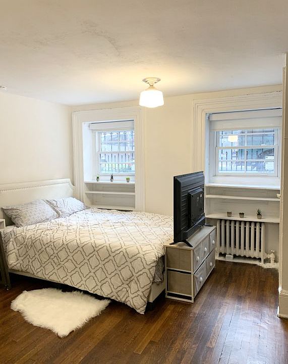 1st image of 230 W 13th St #1
