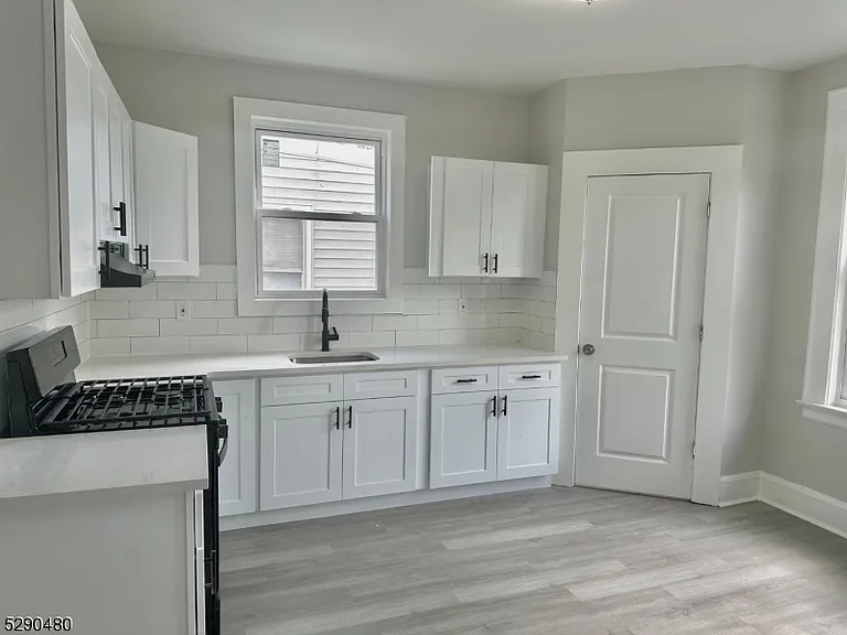 48-50 Cedar Ave #1 — Photo 6