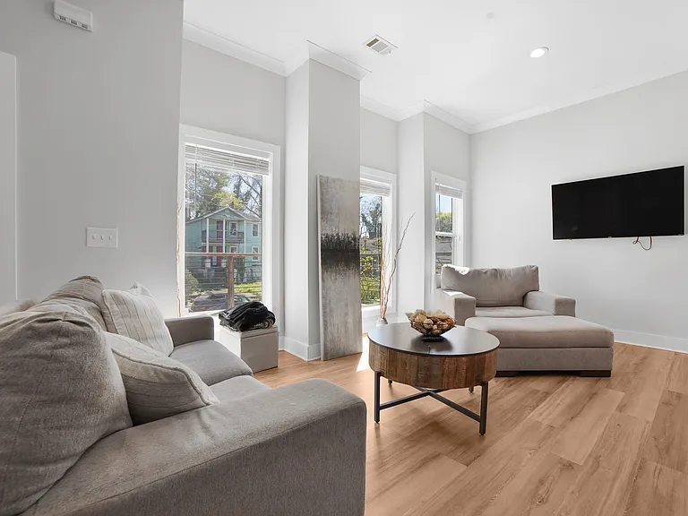957 Ashby Grv SW #A — Photo 4