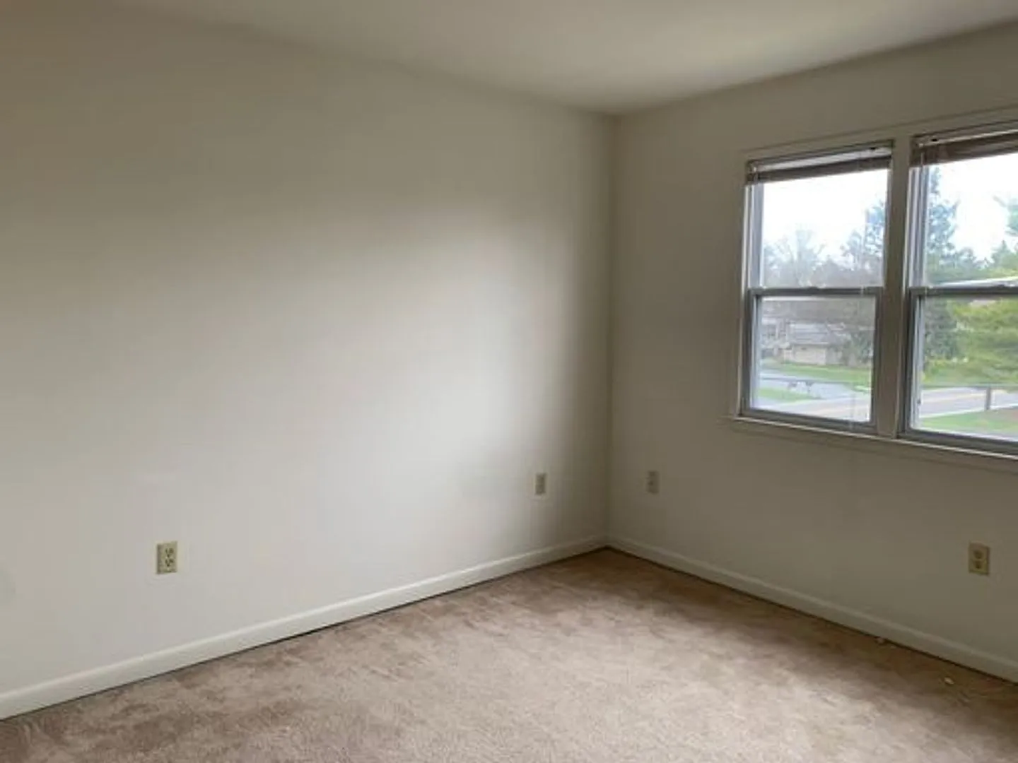Lincoln Apartments — Photo 4