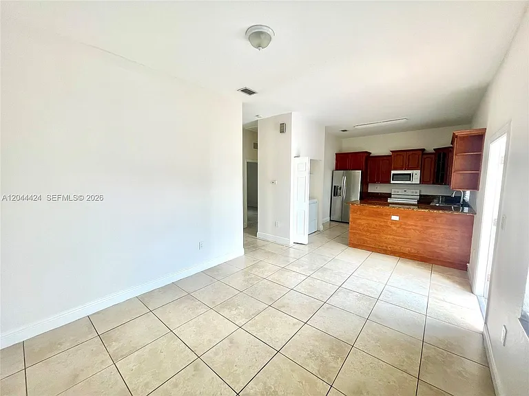 2487 W 5th Ct — Photo 5