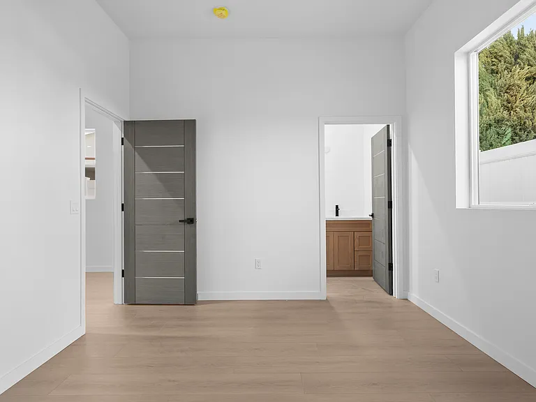 8730 Etiwanda Ave #2 — Photo 9