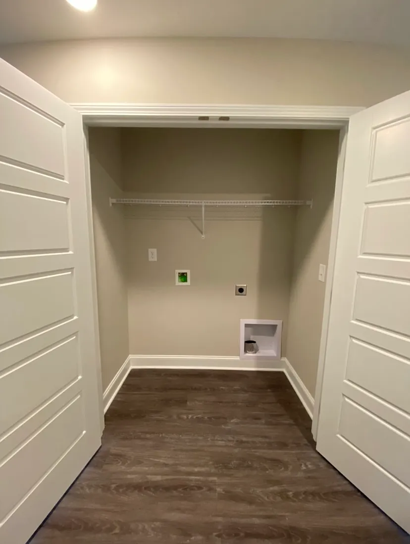 1032 Glenkirk Drive - C — Photo 3