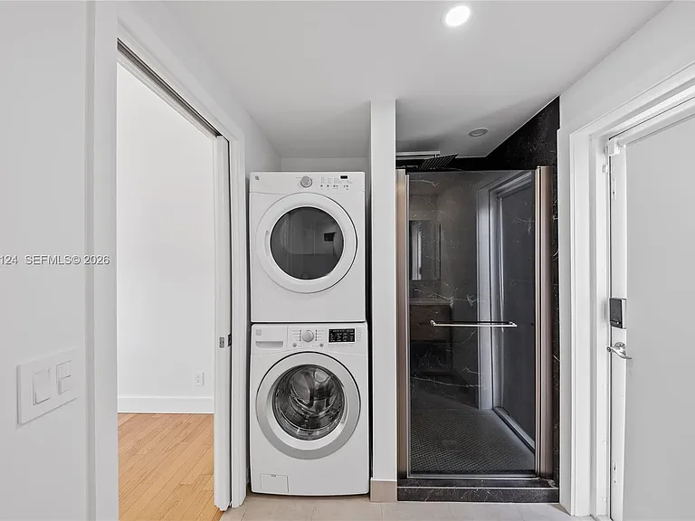 565 NW 44th St — Photo 21